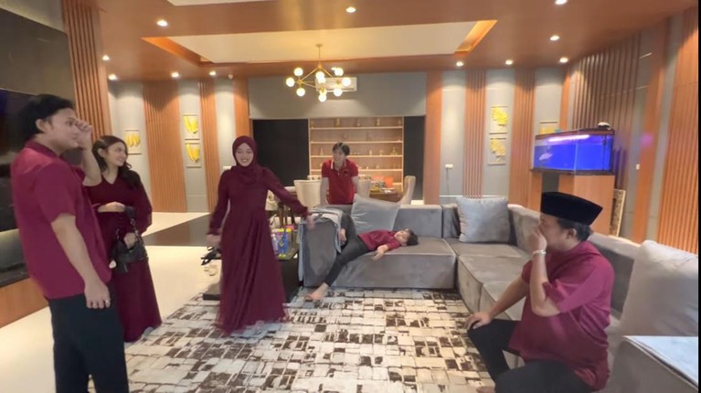Mahalini Momen Mahalini ikut lebaran dan sungkeman bareng keluarga Rizky Febian