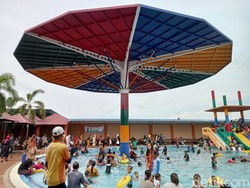 Pemudik Serbu Waterpark di Gresik pada H Plus 2 Lebaran