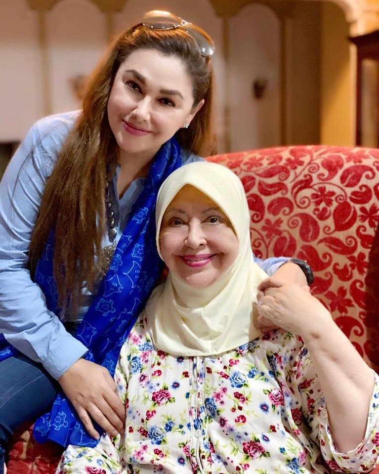 Nia Zulkarnaen dan Mieke Wijaya Nia Zulkarnaen dan Mieke Wijaya