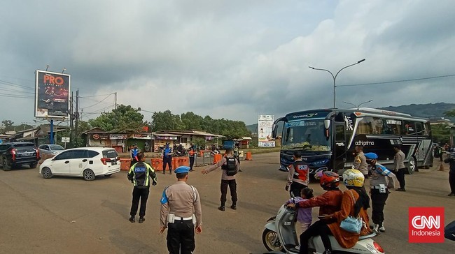 Polisi memprediksi kepadatan kendaraan arus balik di kawasan Anyer, Banten terjadi pada Sabtu (7/5) hingga Minggu (8/5).