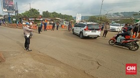 Lalu Lintas Padat, Jalan Menuju Pantai Anyer Ditutup