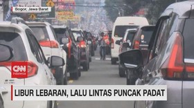VIDEO: Pengendara Meninggal Terjebak Kemacetan di Puncak