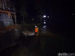 Bocah Perempuan Dilaporkan Hanyut Terseret Banjir Bandang Citengah