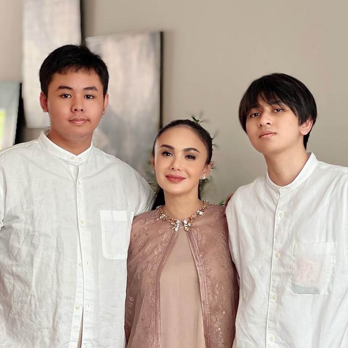 Potret OOTD Kompak Keluarga Artis Rayakan Lebaran