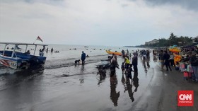Viral Wisatawan Kena Pungli di Pantai Carita, Modusnya 'Jembatan'