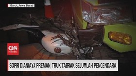 VIDEO: Sopir Dianiaya Preman, Truk Tabrak Sejumlah Pengendara