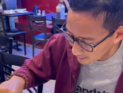 Sandiaga Cicip Tahu Gejrot-Ikan Bawal Bakar di Awang Kitchen New York
