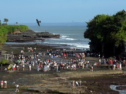 Libur Panjang Idul Adha, Puncak Kunjungan di Tanah Lot Tembus 8.150 Orang