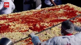 VIDEO: Argentina Klaim Cetak Rekor Milanesa Terbesar di Dunia