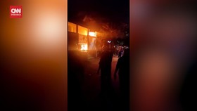 VIDEO: Gara-gara Nyalakan Petasan, 6 Rumah Dibakar Warga