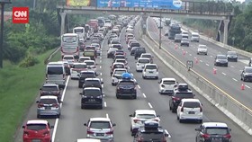 VIDEO: H+3 Lebaran, Tol Jakarta-Cikampek Masih Dipadati Pemudik