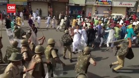 VIDEO: Warga Hindu-Muslim India Bentrok usai Salat Id
