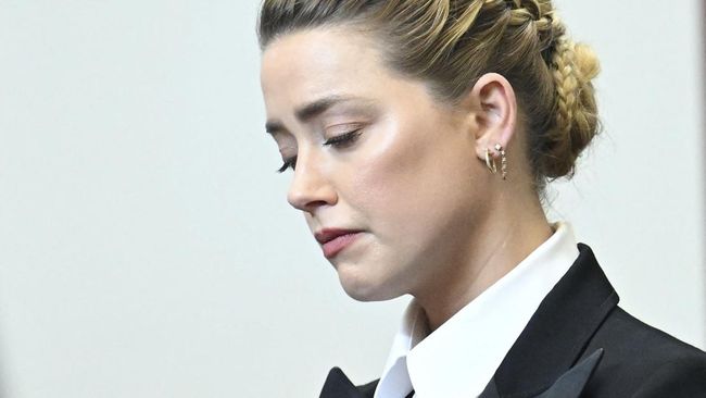 Amber Heard memberi kesaksian untuk pertama kalinya dalam persidangan melawan Johnny Depp pada Rabu (4/5) waktu AS.