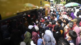 FOTO: Warga Ibu Kota Berebut Naik Bus Wisata Gratis Transjakarta