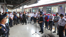 Menteri BUMN Tinjau Arus Mudik Kereta Api di Stasiun Pasar Senen