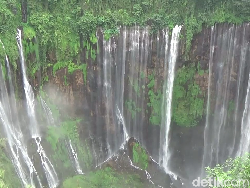 Cantiknya Air Terjun Tumpak Sewu di Lereng Semeru