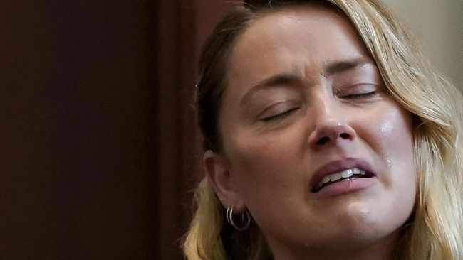Amber Heard menyebut Johnny Depp melakukan pelecehan seksual terhadap dirinya pada saat syuting Pirates of the Caribbean di Australia, 2015 lalu.