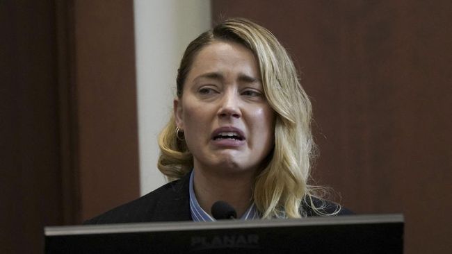 Amber Heard mengungkapkan cara tak biasa Johnny Depp saat mencari kokain.