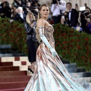 Potret Selebriti dengan Busana Paling Taat Dress Code di Met Gala 2022! Siapa Paling 'Gilded Glamour'?