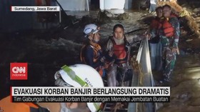 VIDEO: Evakuasi Korban Banjir Berlangsung Dramatis
