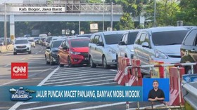 VIDEO: Jalur Puncak Macet Panjang, Banyak Mobil Mogok