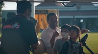 <p>Aksi kedua cucu Jokowi ini sempat viral dan menjadi perbincangan publik. Banyak yang memuji aksi Jan Ethes dan Sedah Mirah yang dinilai sopan dan ramah. (Foto: YouTube Sekretariat Presiden)</p>