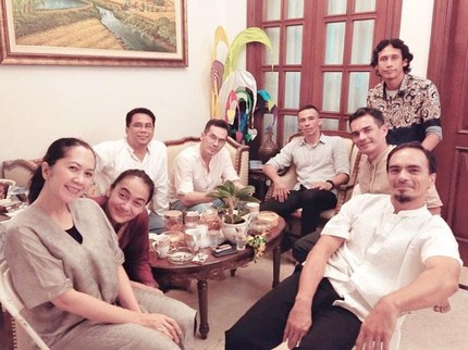 Kompak! 5 Potret Lebaran Keluarga Syach, Ada Teddy hingga Attar