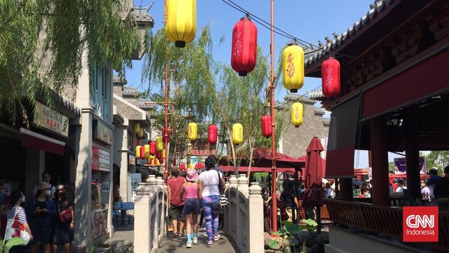 Pantjoran Chinatown PIK merupakan kawasan kuliner bernuansa Tionghoa di Golf Island PIK. Simak apa saja yang ada di Pantjoran Chinatown PIK.
