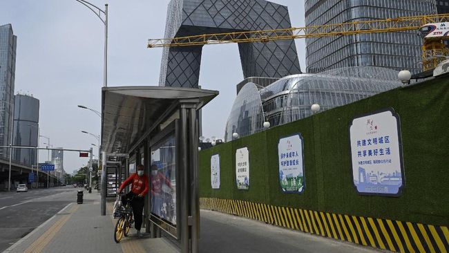 China menutup 60 stasiun kereta bawah tanah di Beijing sebagai langkah antisipasi meski tren penularan lokal Covid-19 di Negeri Tirai Bambu mulai turun.