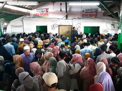 H+3 Lebaran, Peziarah Padati Makam Sultan Maulana Hasanuddin di Banten