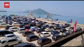 VIDEO: Mobil Mengular di Dermaga Eksekutif Pelabuhan Bakauheni