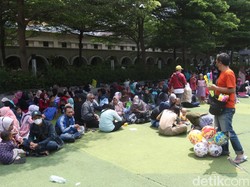 Timbulkan Kerumunan dan Tumpukan Sampah, Alun-alun Bandung Ditutup!