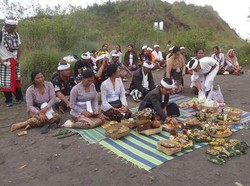 Warga Sukarela Biayai Mecaru, Buntut Bule Telanjang di Batur