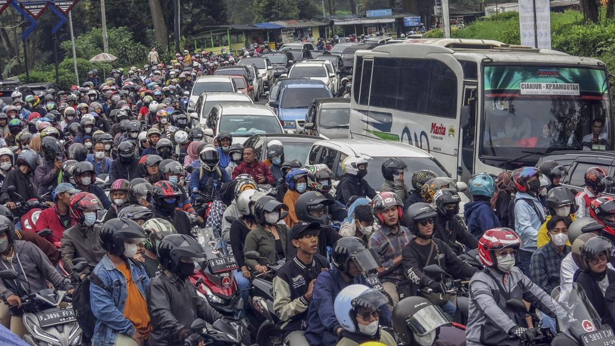 FOTO: Semangat Warga Serbu Destinasi Wisata di Sejumlah Daerah