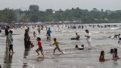 img-title Cerita Dunia Wisata Anyer yang Berseri Berkat Lebaran dan Waisak 2022