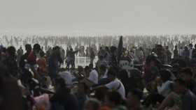 FOTO: Semangat Warga Serbu Destinasi Wisata di Sejumlah Daerah