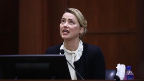 Pengakuan Amber Heard Pertama Kali Pukul Johnny Depp