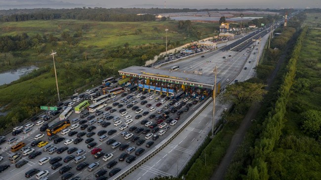 Jasa Marga mencatat presentase kenaikan jumlah kendaraan yang keluar Jabodetabek paling banyak di Gerbang Tol Cikampek Utama serta Kalihurip Utama.
