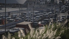 Persiapan One Way, Polisi Bersihkan Tol Arah Cikampek Sejak KM 47