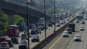 Macet di Cawang, Tol Dalam Kota Arah Jakarta-Cikampek Dibuka Lagi