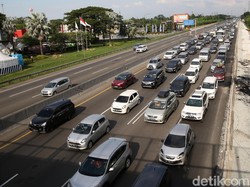 Suasana Terkini di Gerbang Tol Cikampek Utama