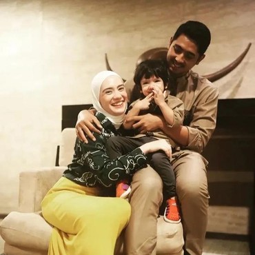 7 Potret Mesra Arya Saloka & Putri Anne Rayakan Lebaran, Tepis Isu Selingkuh