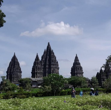 Viral Orang Zikir di Candi Prambanan, Ini Kata Pengelola
