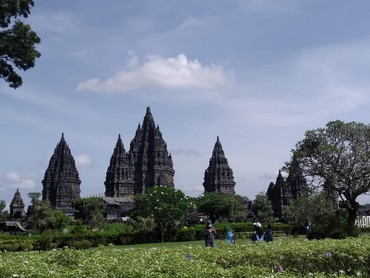 Viral Orang Zikir di Candi Prambanan, Ini Kata Pengelola