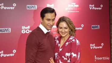 img-title Darius Sinathrya & Donna Agnesia Antusias Ajak Anak Nonton 'Doctor Strange 2'