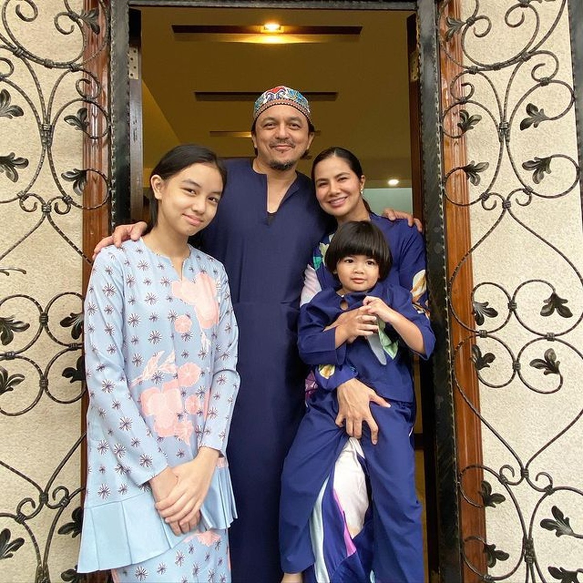 Engku Emran dan Noor Nabila