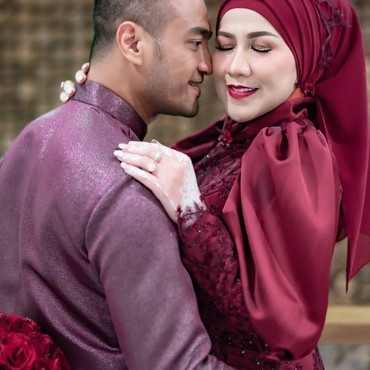 7 Potret Bahagia Venna Melinda & Ferry Irawan, Makin Mesra & Kompak!