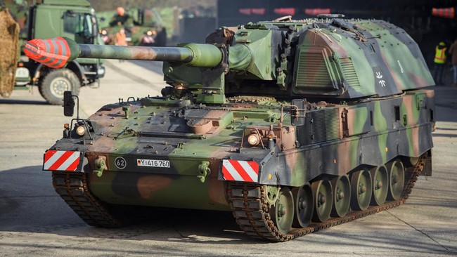 Kanselir Jerman, Olaf Scholz, akan mengirim senjata berupa sistem pertahanan udara, tank, dan howitzer ke Ukraina.