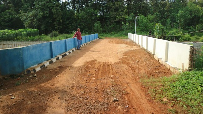 Presiden Jokowi mengecek infrastruktur jalan nasional dan jembatan di Kabupaten Nias Barat, Rabu (6/7).
