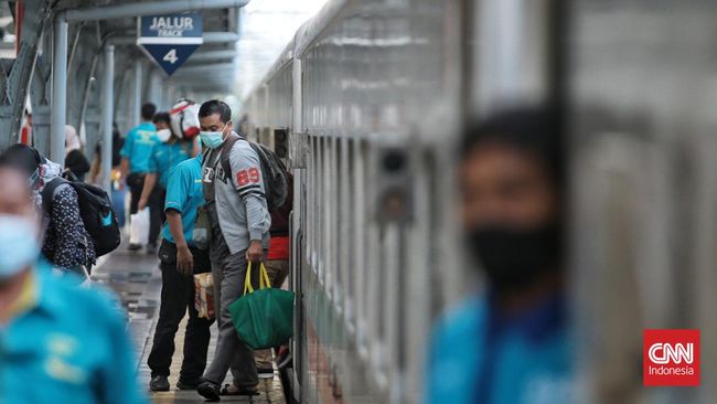 14 KA Jarak Jauh Berhenti di Stasiun Jatinegara Khusus Hari Ini